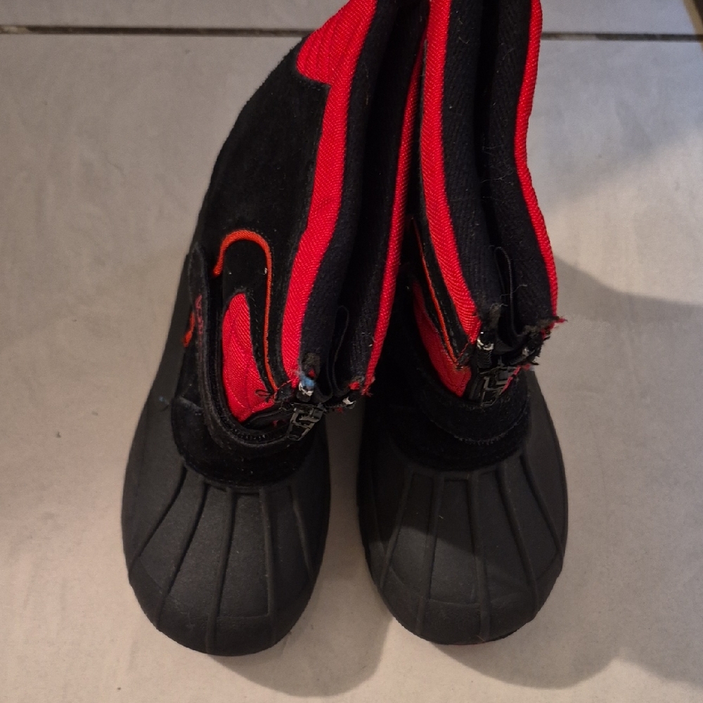 totes Kids Black and Red Snow Boots with Front Zipper